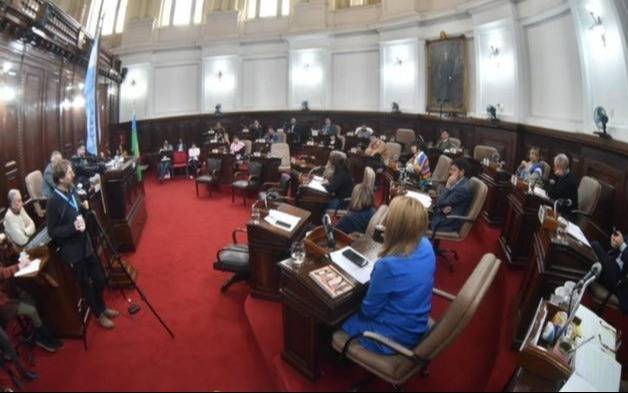 Polémica para regular Uber, Didi y Cabify