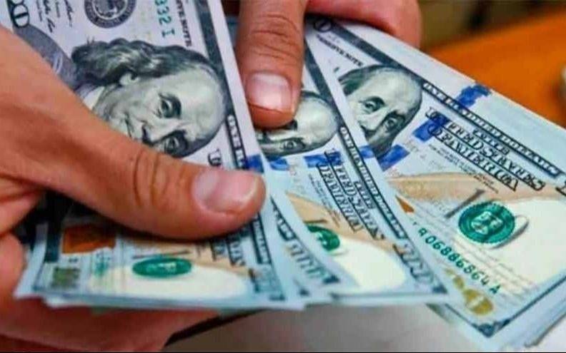 El dólar oficial marcó máximos en un mes