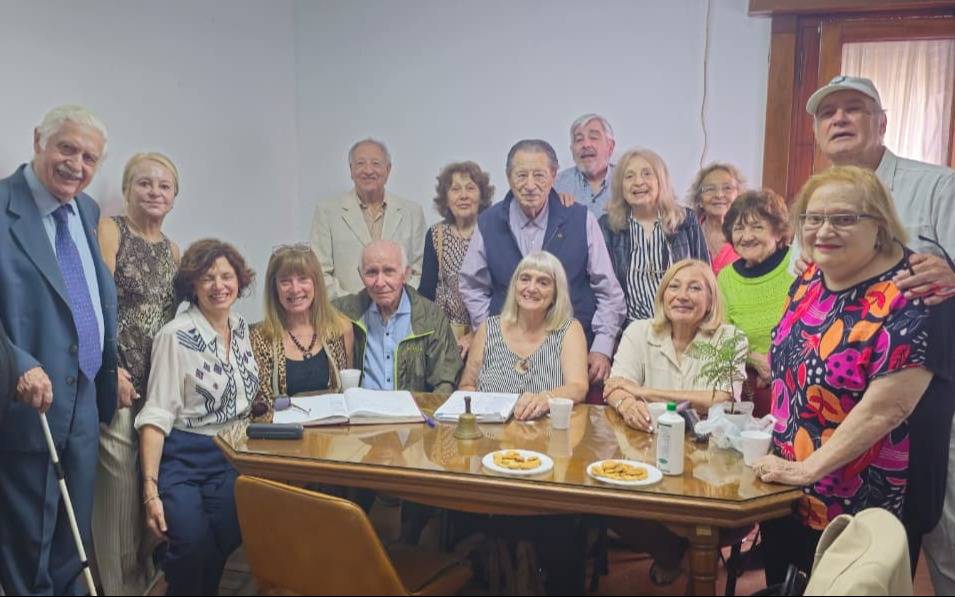 Reunión cumbre de profesionales con extensa trayectoria