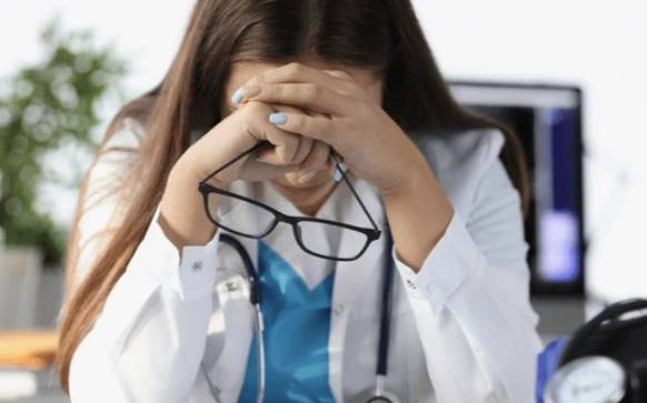 Los médicos ante la crisis de la salud