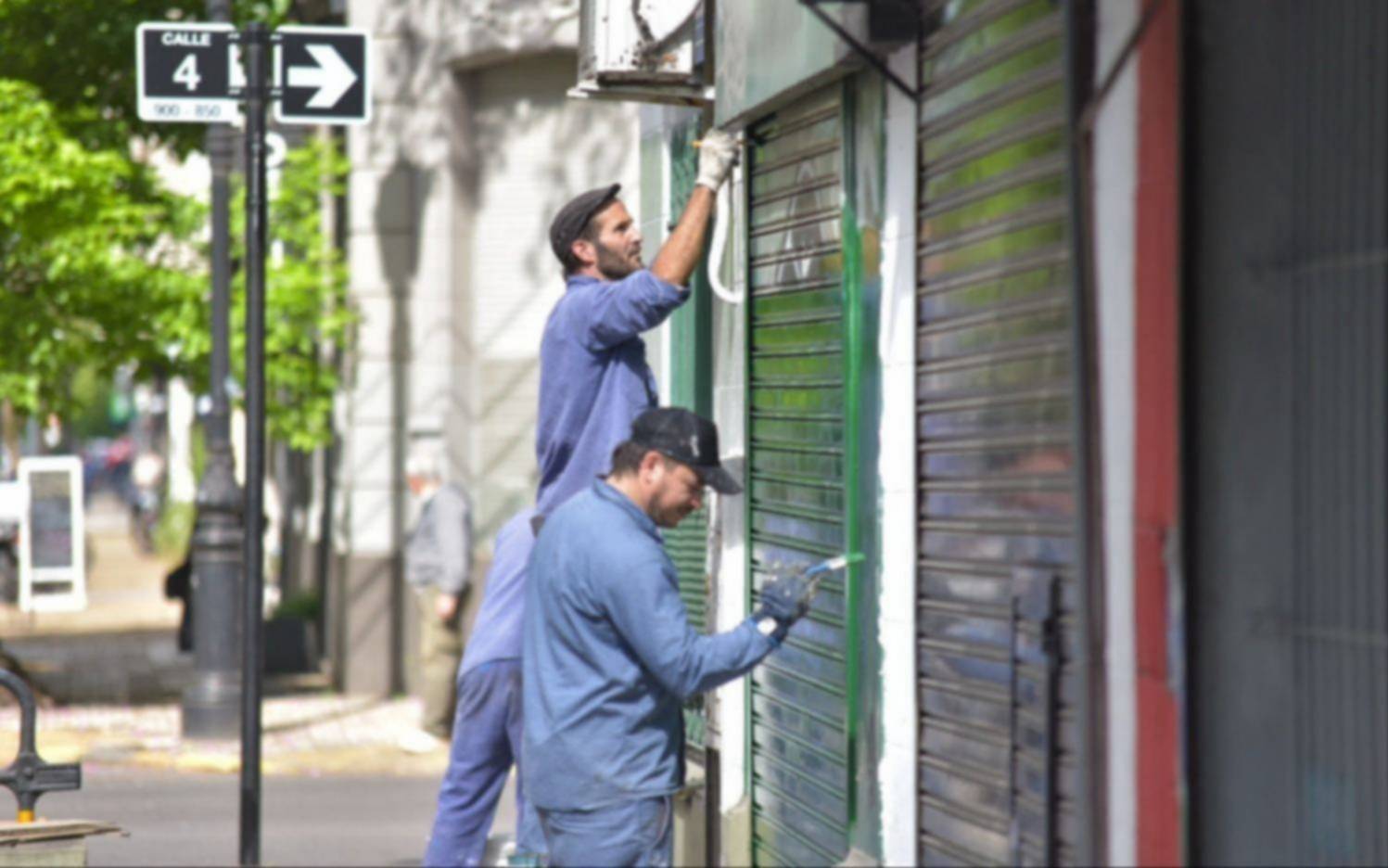 Continúa la limpieza de fachadas de comercios, edificios y viviendas