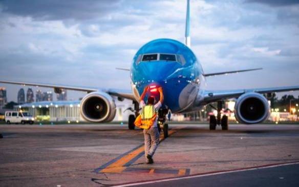 Arranca un paro que complica los vuelos áereos