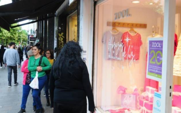 Viernes y sábado, los comercios hasta la noche