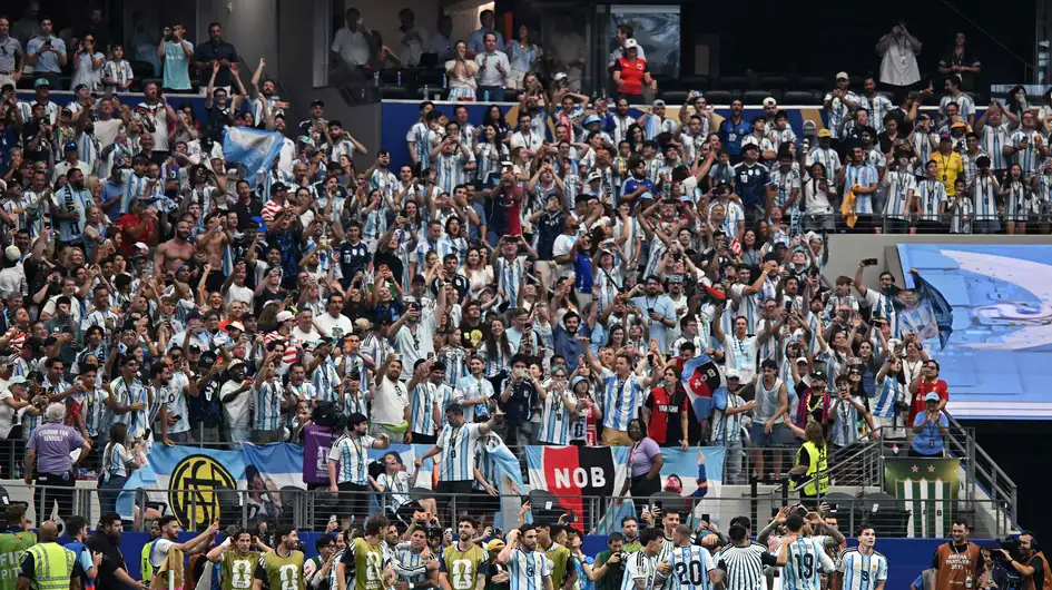 El color de Argentina vs Austria