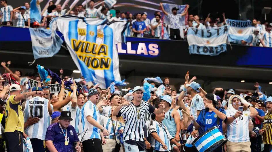 El color de Argentina vs Austria