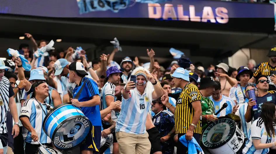 El color de Argentina vs Austria