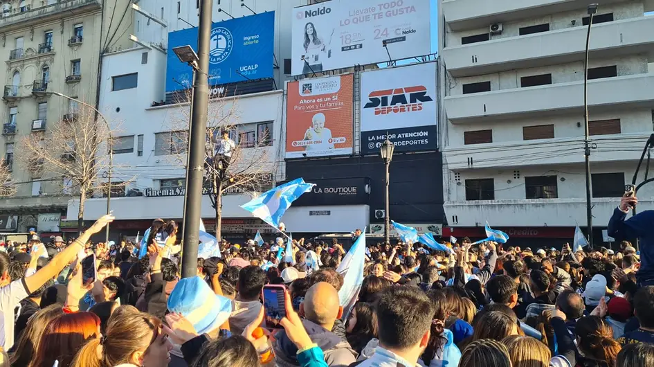 Así se festejó en La Plata la clasificación de Argentina a Cuartos de Final