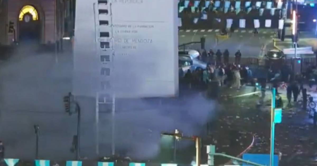 Gases y chorros de agua para contener desmanes en CABA | El Dia