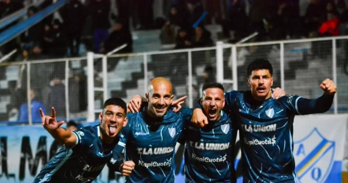 San Carlos hosts Arsenal in Primera B Metropolitana match