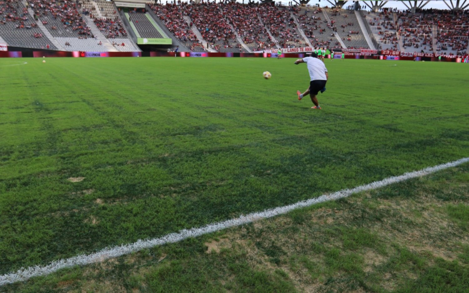 Otra vez, el campo de juego no estuvo a la altura