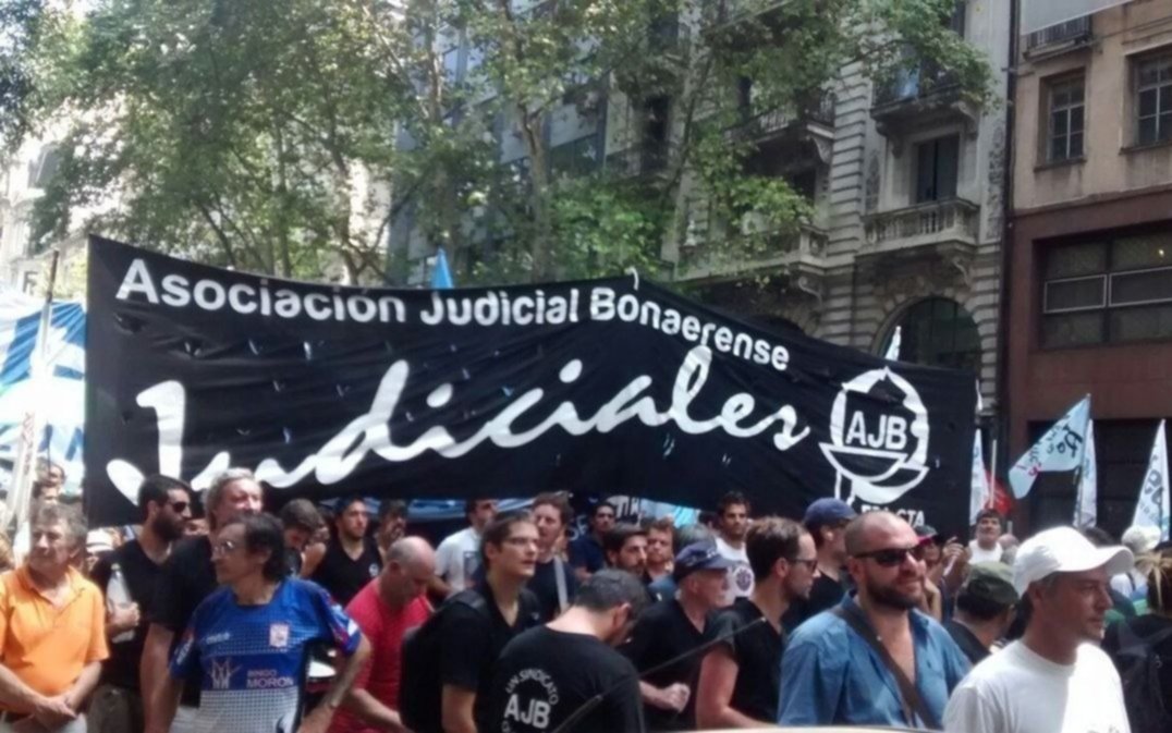 En la antesala del paro, la Provincia convocó a judiciales