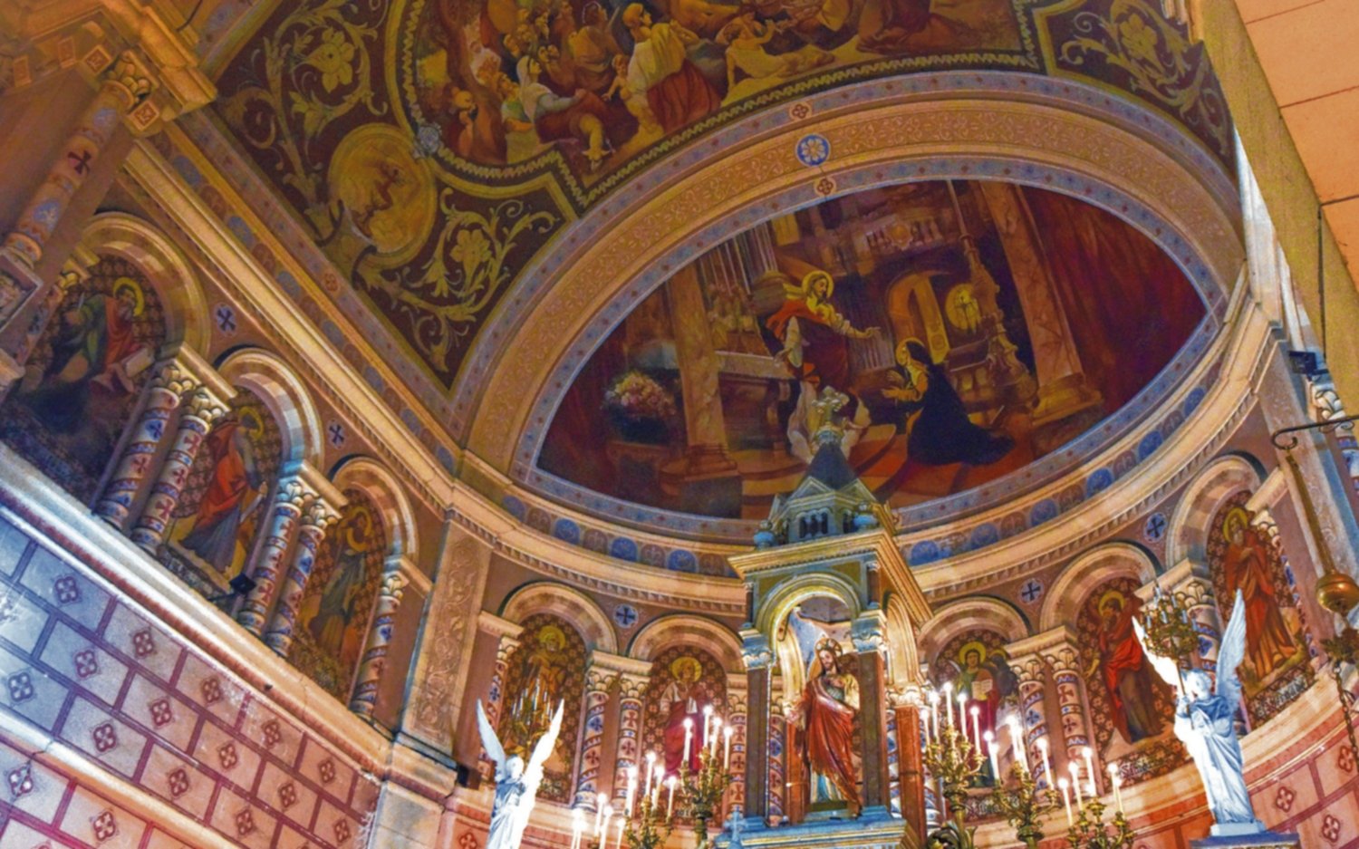 La Plata en imágenes: ornamentos y vitrales religiosos