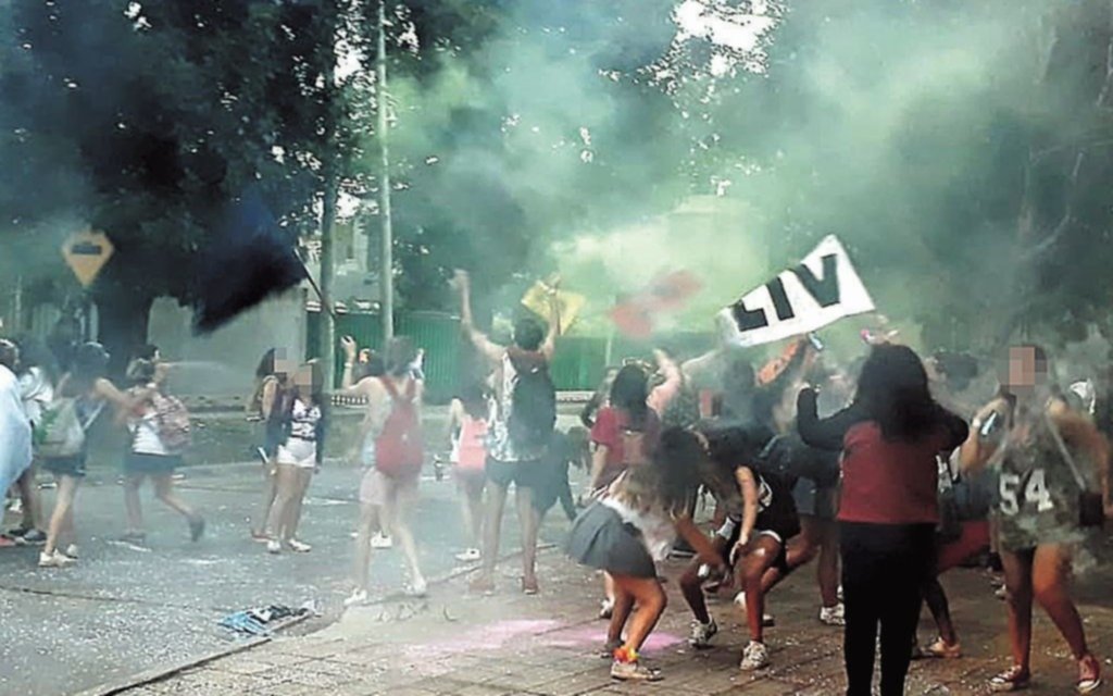 Otra día con bombas, trompetas y redoblantes