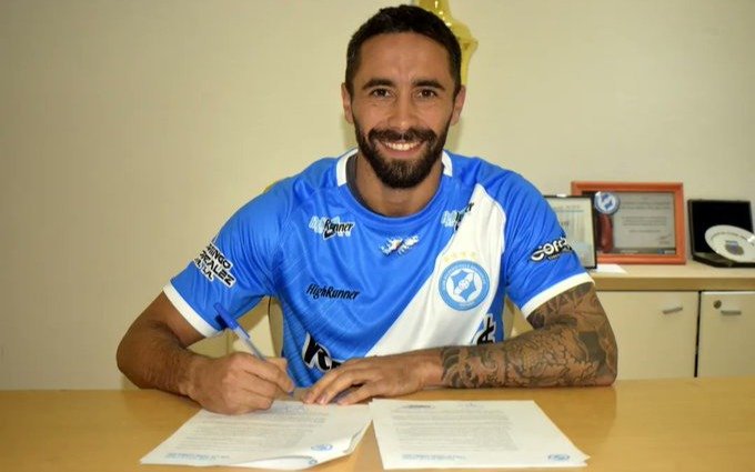 Nicolás Benavídez, primer refuerzo de Villa San Carlos