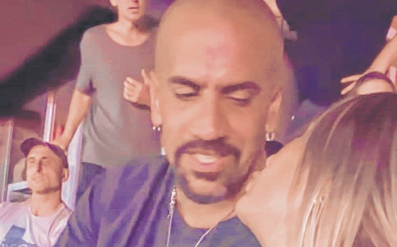 Verón y un acompañamiento “dorado” en el recital de Fito Paéz en UNO
