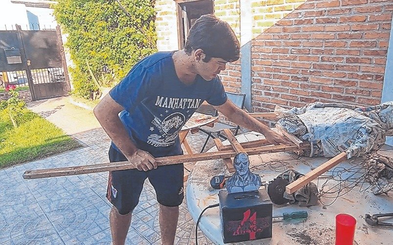 La tradición de los muñecos, avanza en 133 y 42