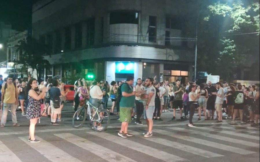 Otra noche de protesta en 7 y 50