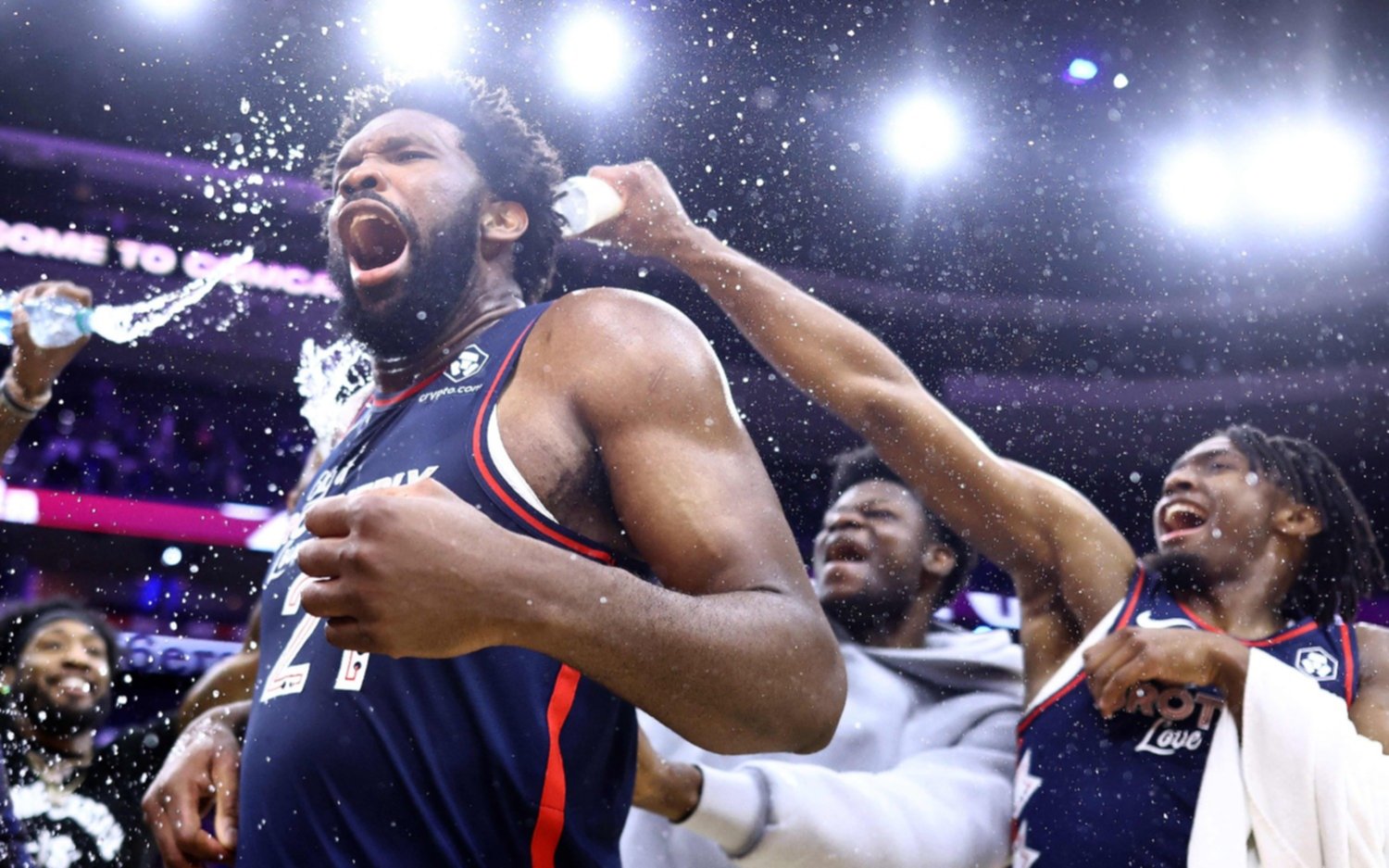 Embiid, de los Sixers, pasó a la historia de la NBA al convertir ¡70 puntos!