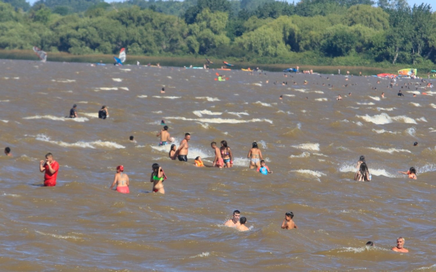 La Región en imágenes: el Río, un amigo veraniego