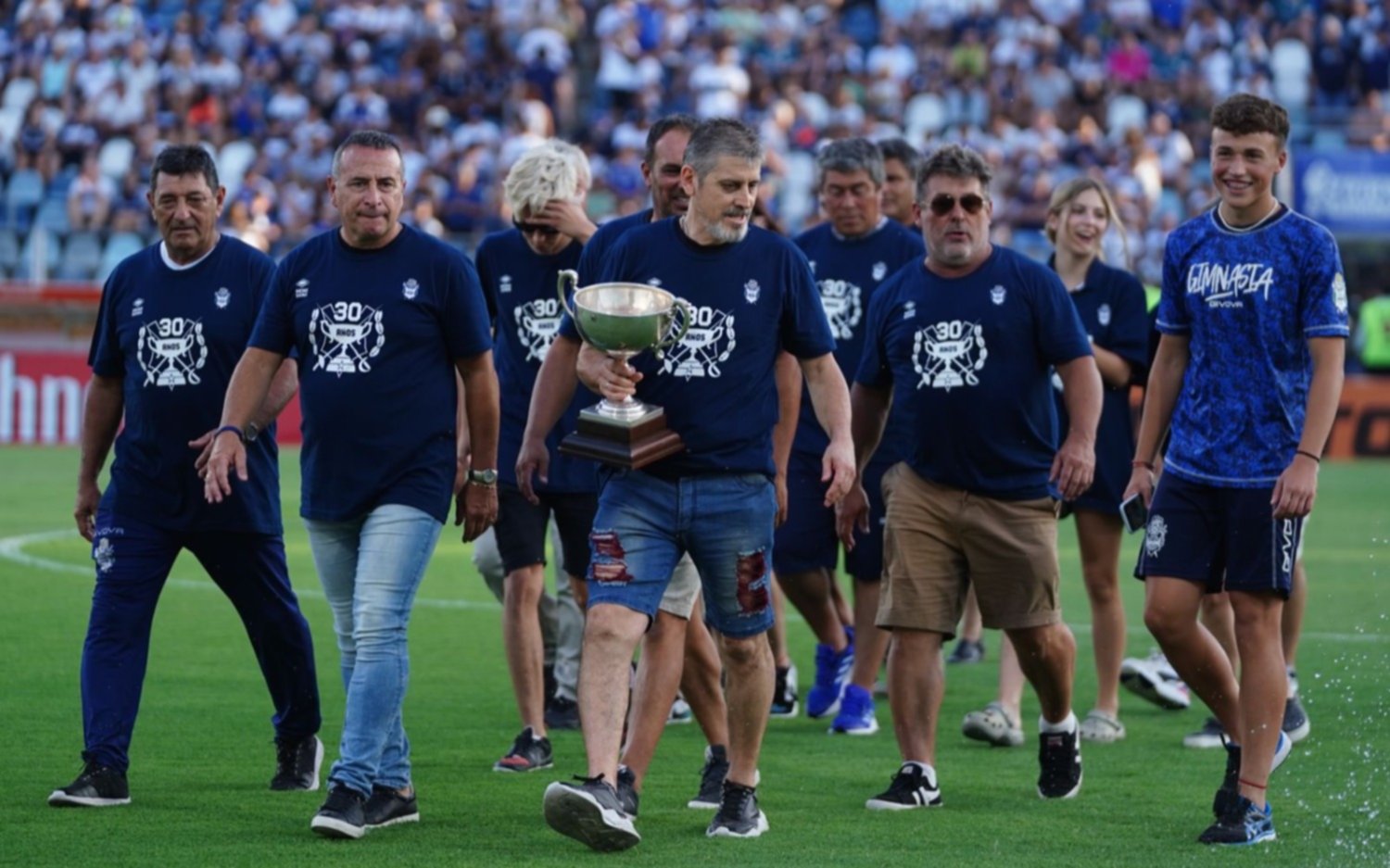 Homenaje a los campeones de la Copa Centenario en la previa del partido