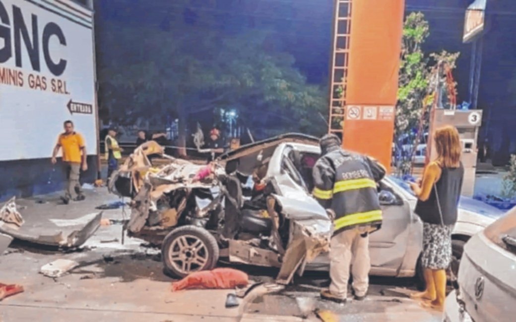 Le Explotó El Auto Cargado De Droga Mientras Cargaba Gnc 4928