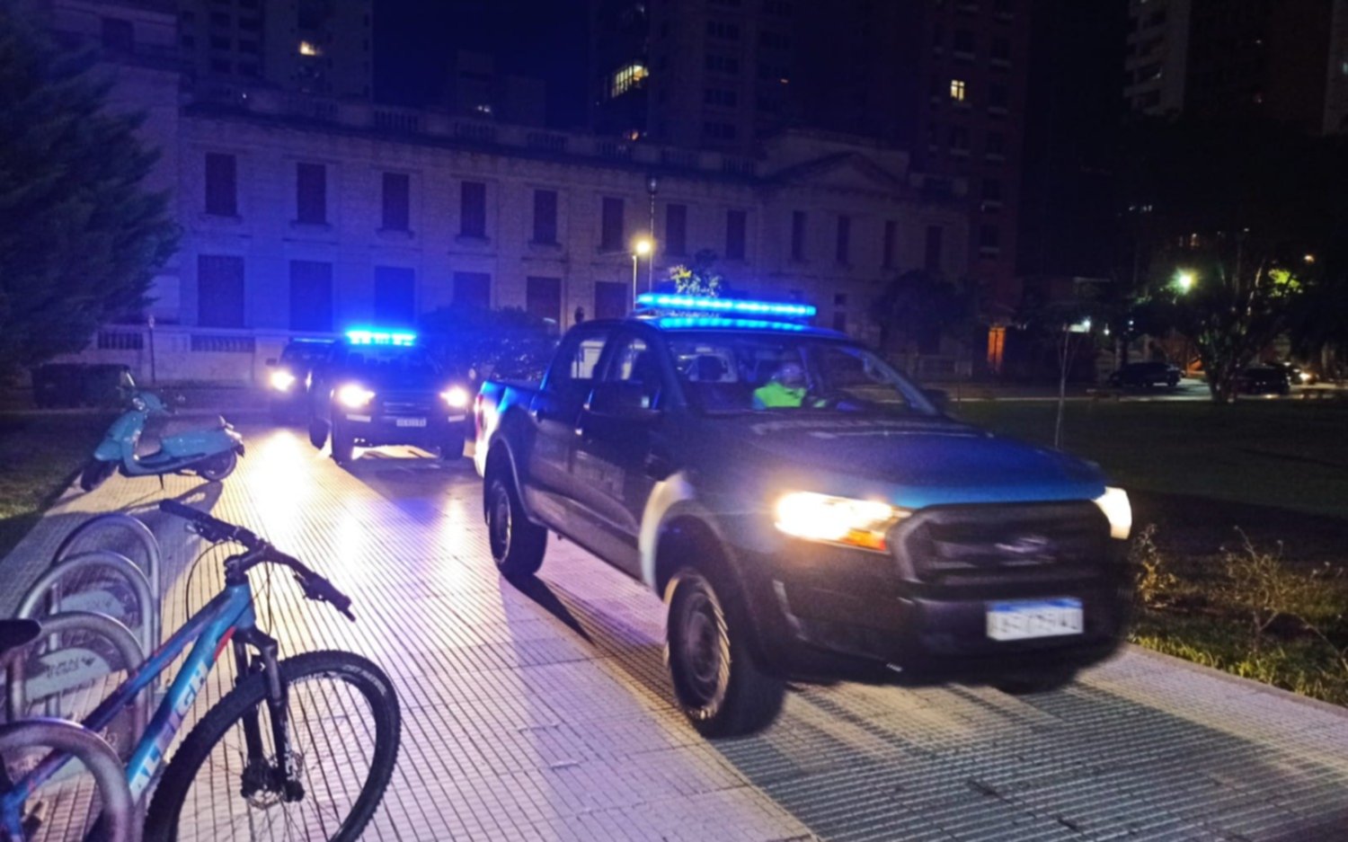 Patrullas en el palacio municipal y un inminente anuncio