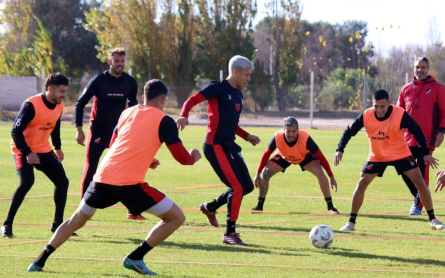 Enzo Pérez se entrenó con el plantel de Maipú de Mendoza