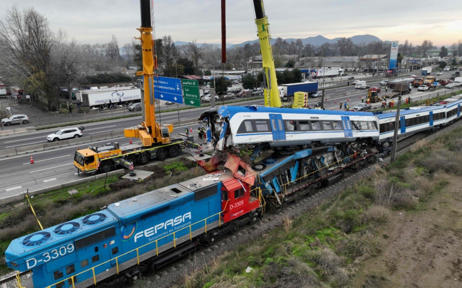 Conmoción en Chile por un impactante choque de frente entre dos trenes