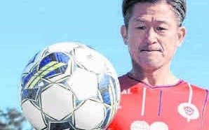 Este sí que no se retira más: tiene 57 y sigue jugando al fútbol “profesional”