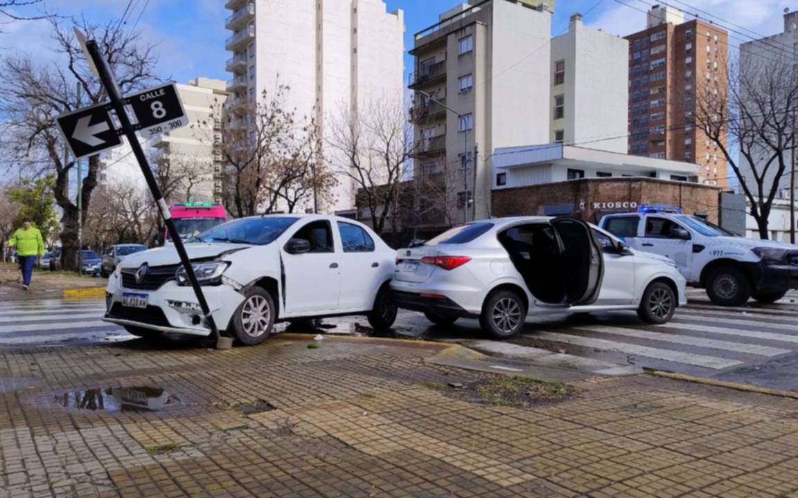 Despiste, impactante choque entre dos vehículos y milagro