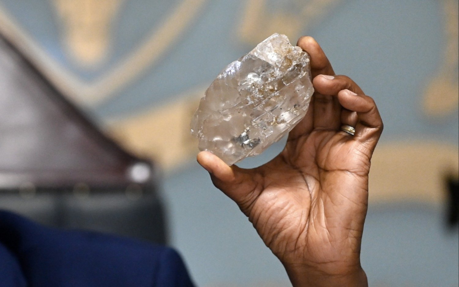 Descubren en Botsuana el segundo diamante más grande del mundo