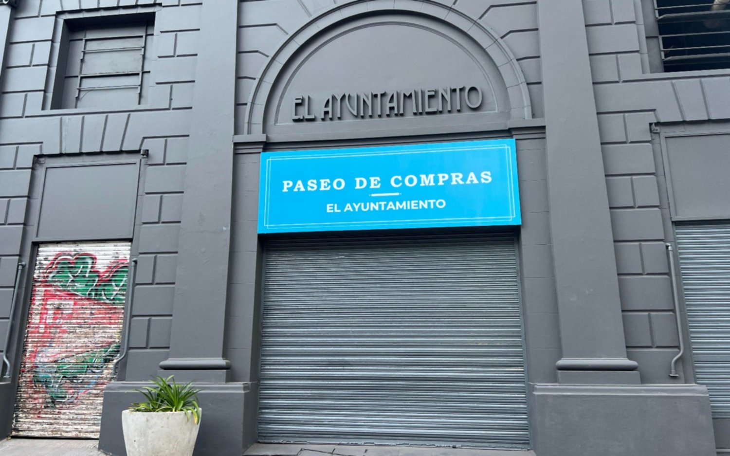 Otro paseo comercial para ambulantes, en 1 y 47