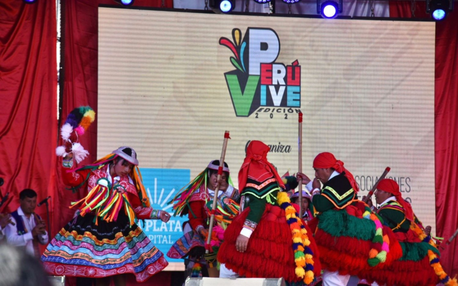 Cerraron los festejos de la colectividad peruana en la plaza Moreno