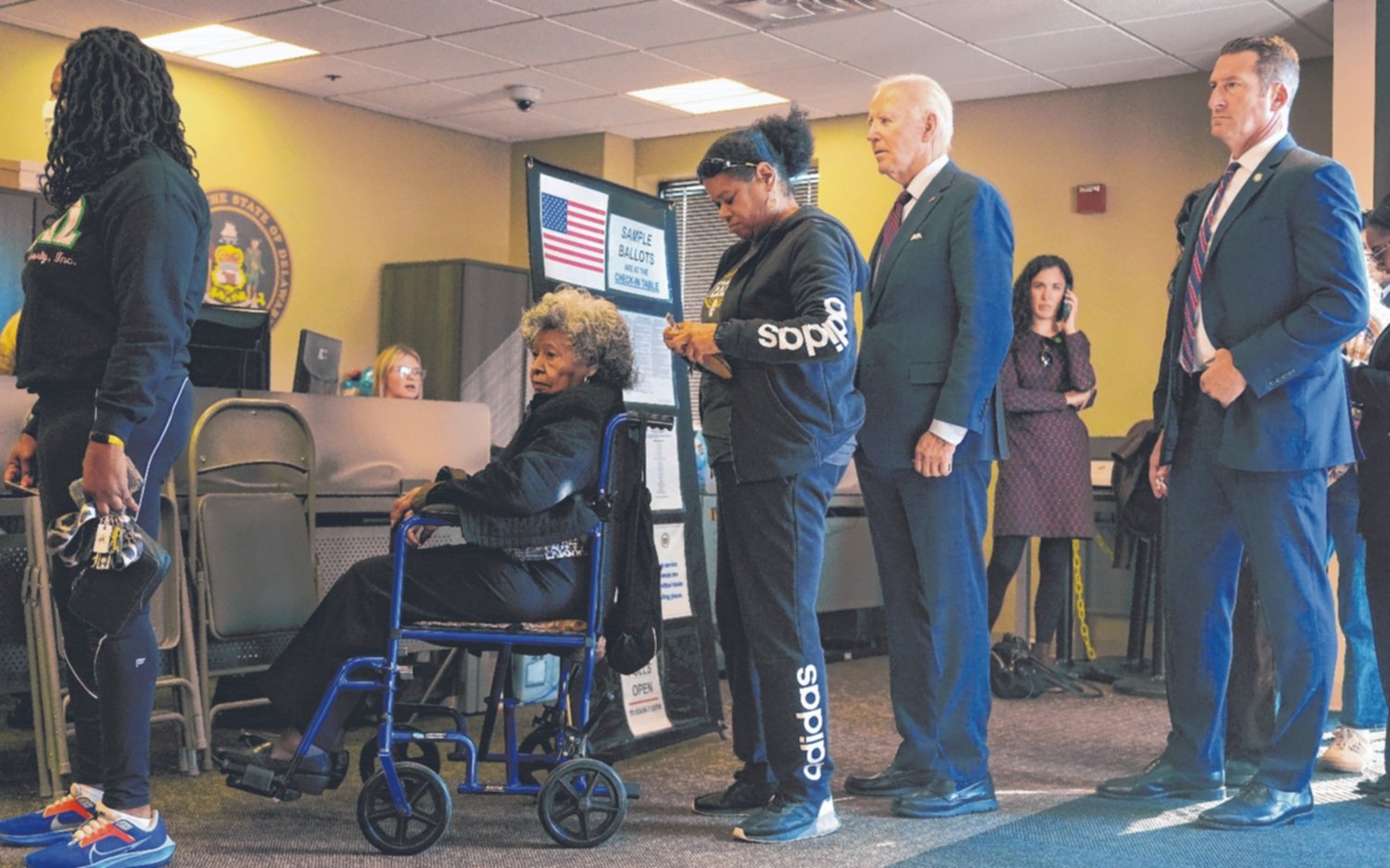 El presidente Biden tuvo que hacer cola para votar