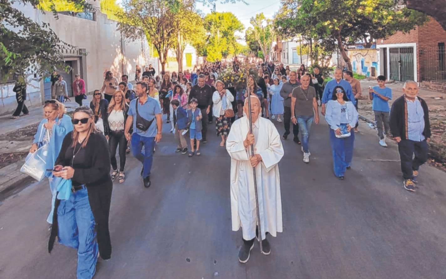 Emotiva procesión en la Ciudad en el día de la Virgen María
