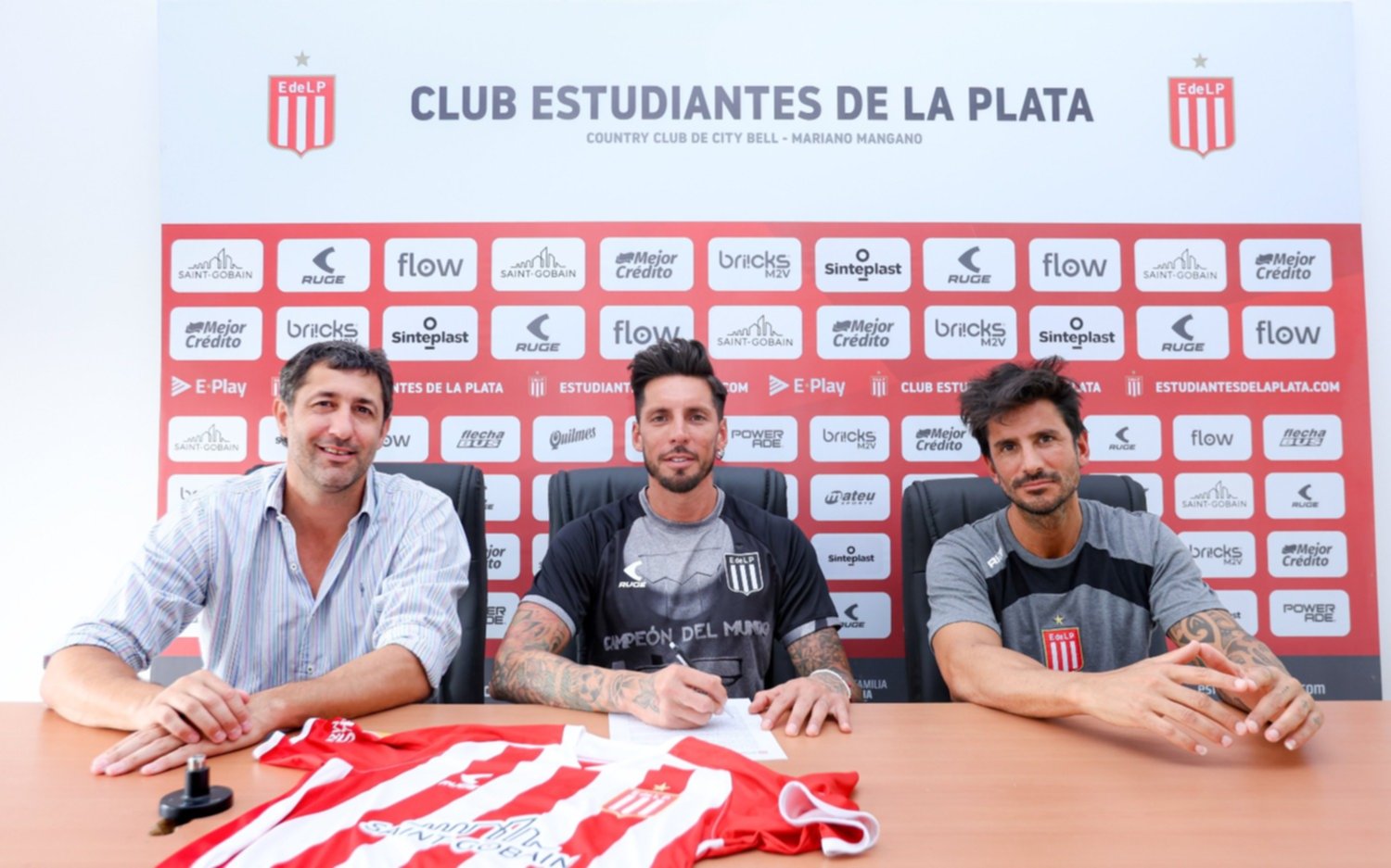 José Sosa renovó con el Pincha y jugará la Libertadores 2025