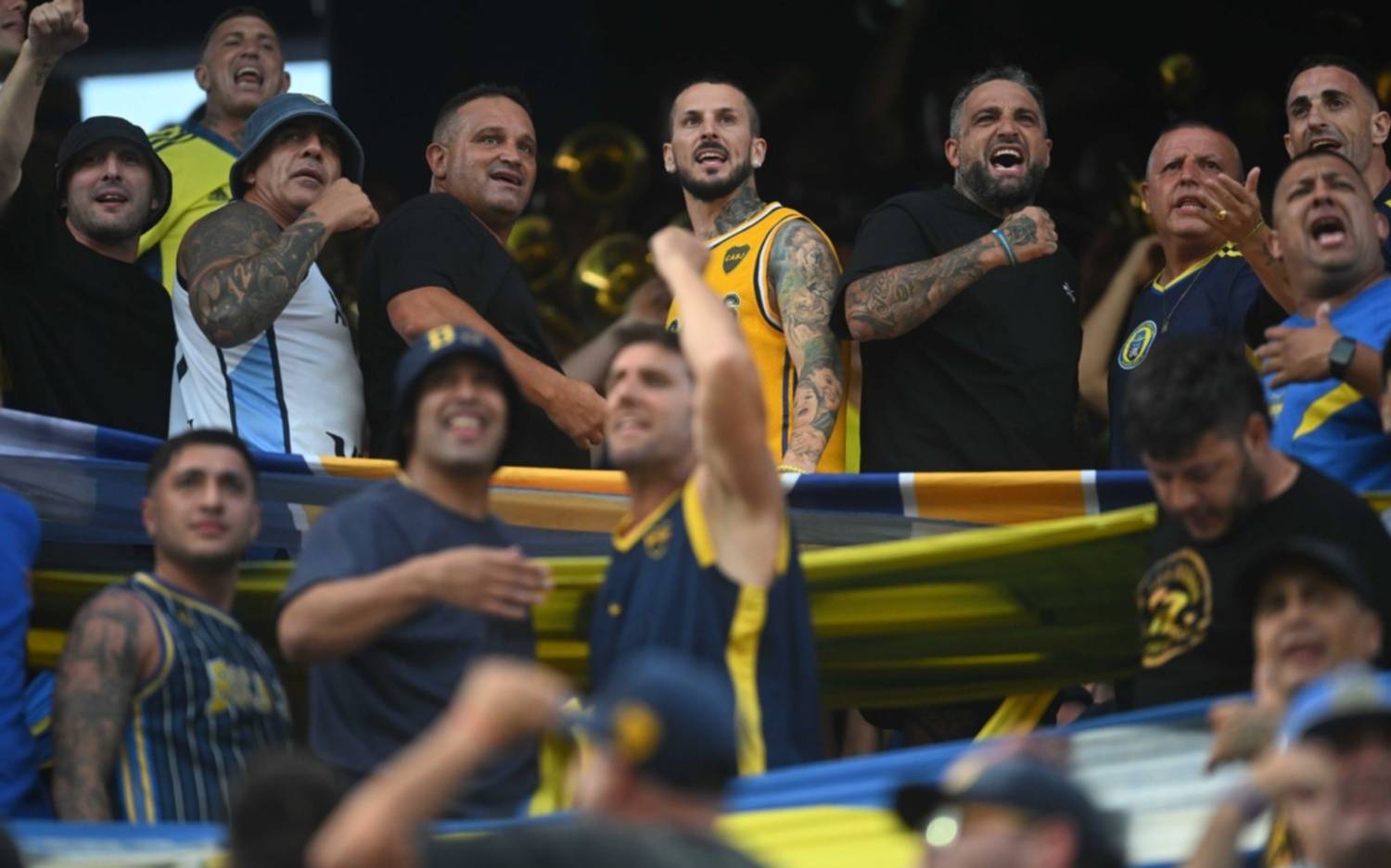 Como un hincha más: Benedetto, presente con “La 12”