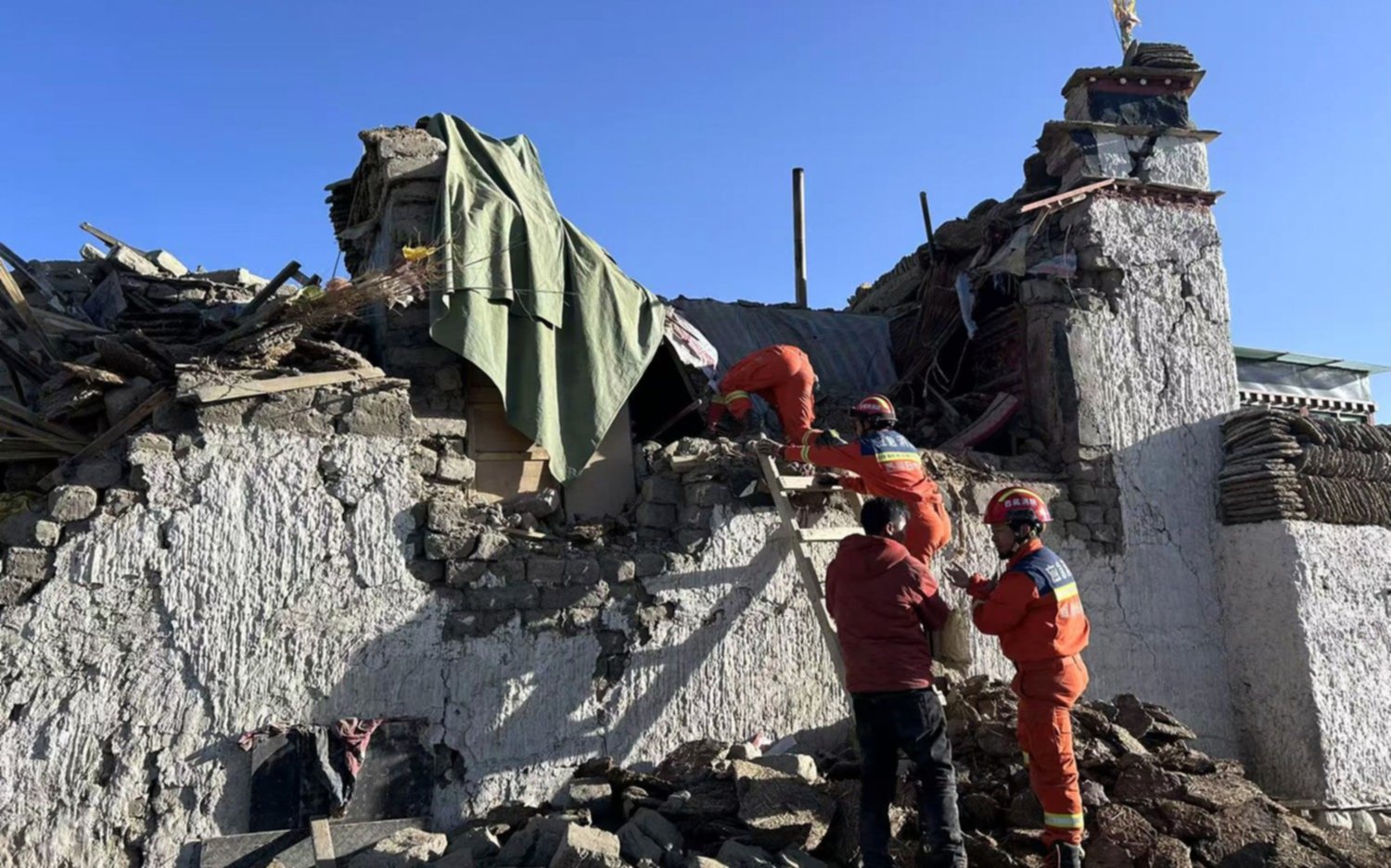 Más de 100 muertos por un terremoto en el Tíbet