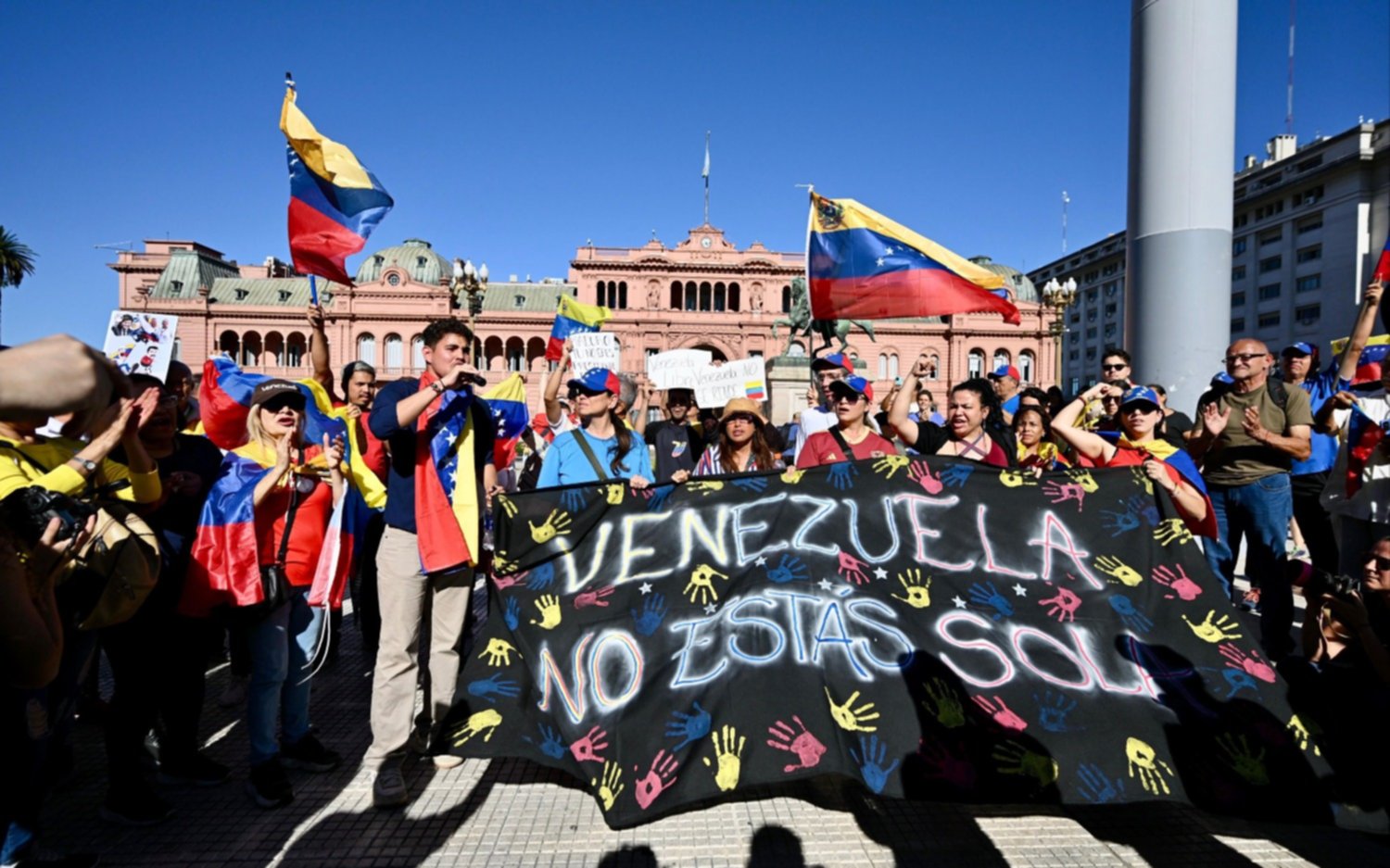 Cientos de venezolanos contra Maduro en la Ciudad y Plaza de Mayo