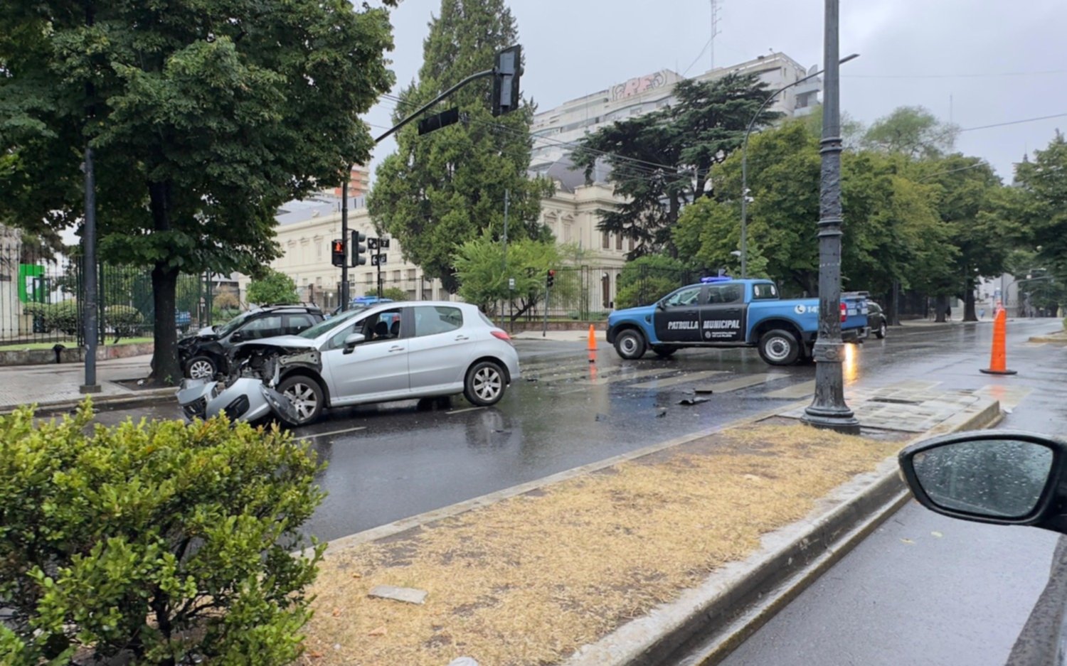Impactante accidente en 7 y 56 terminó con heridos