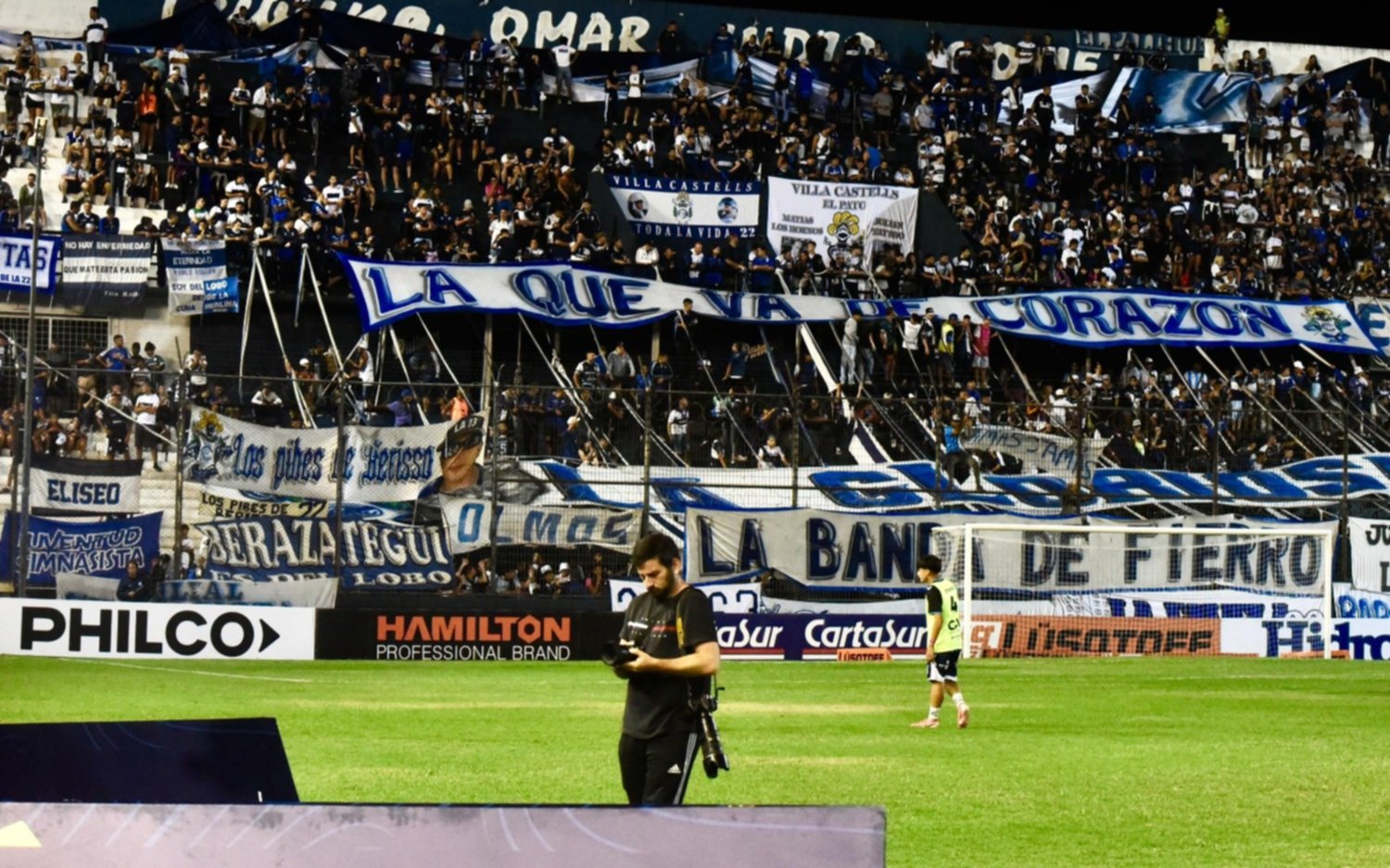 La gente acompañó al equipo, en medio del malestar por las entradas