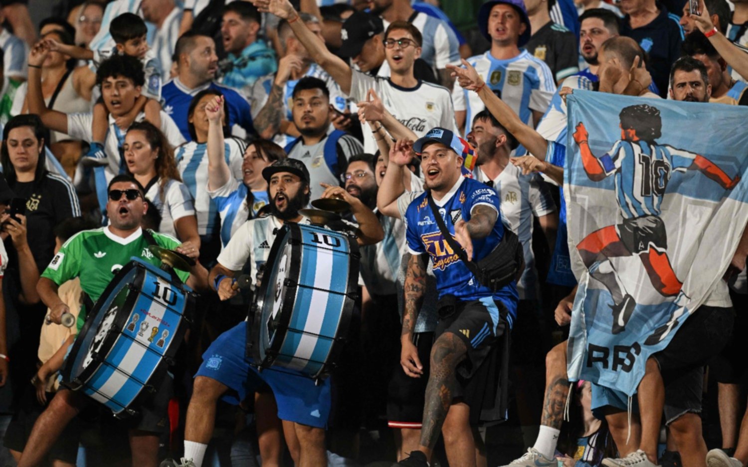 Los hinchas le hicieron el aguante a la Scaloneta