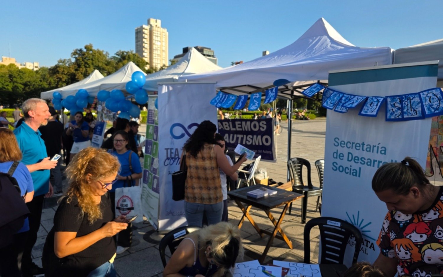 Jornada sobre autismo en la plaza Moreno