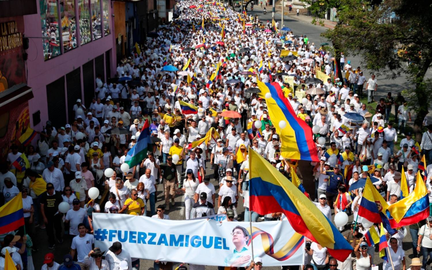 Marchas en Colombia para repudiar el ataque al senador