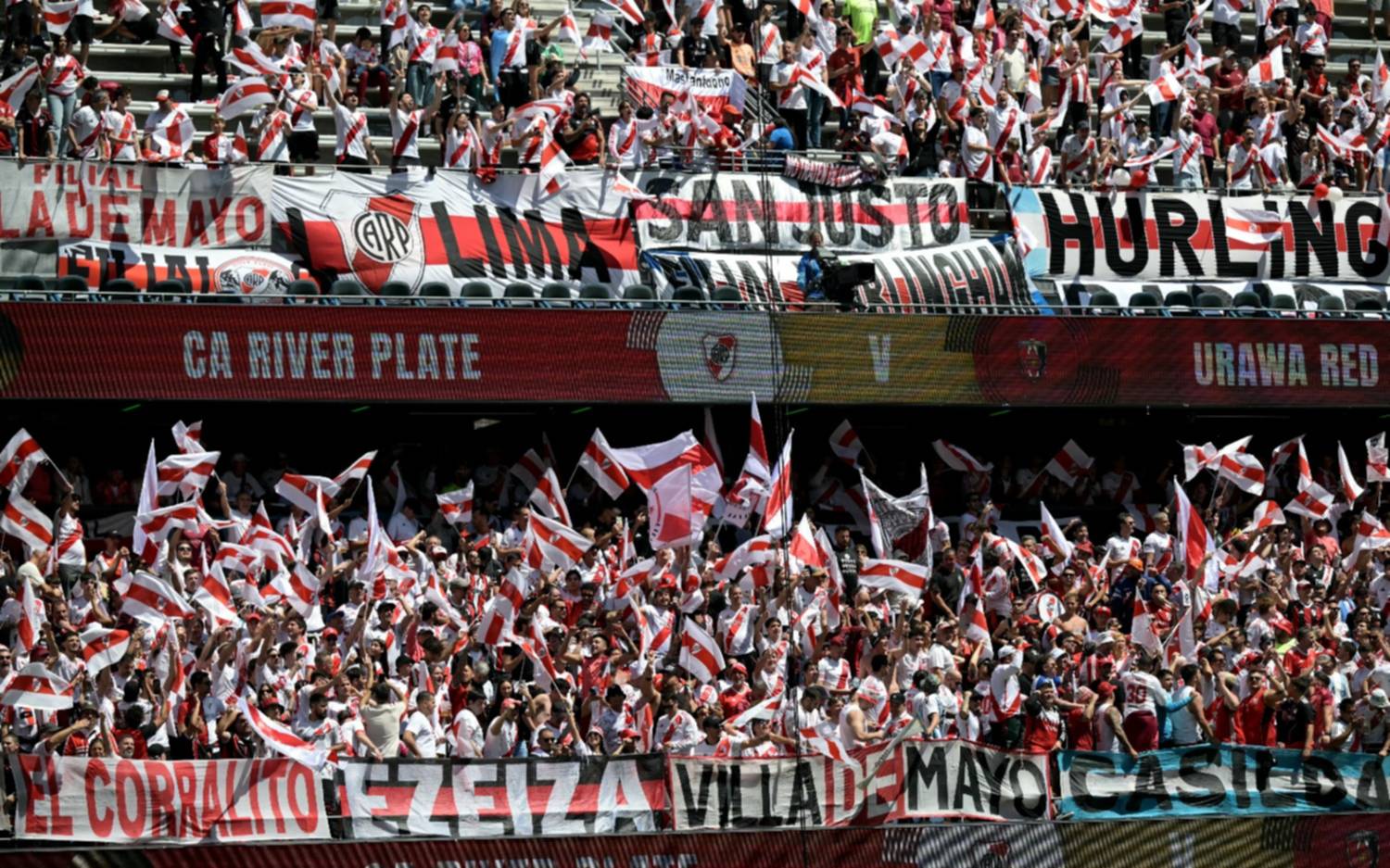 Los hinchas Millonarios se hicieron presentes en el Estadio de New York