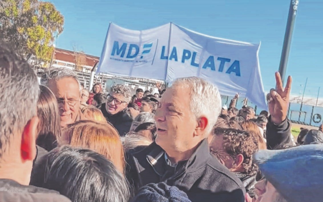Alak movilizó junto a militantes del peronismo platense