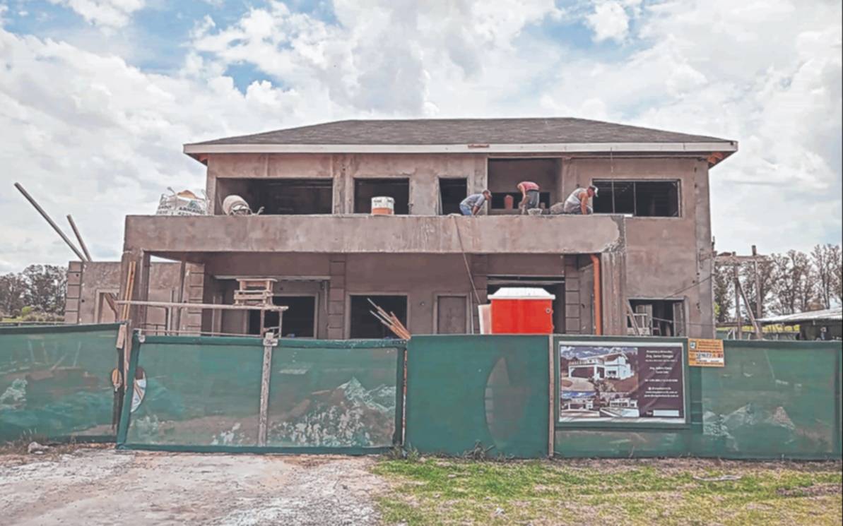 Construir o comprar en el country: el dilema de los costos y el mercado