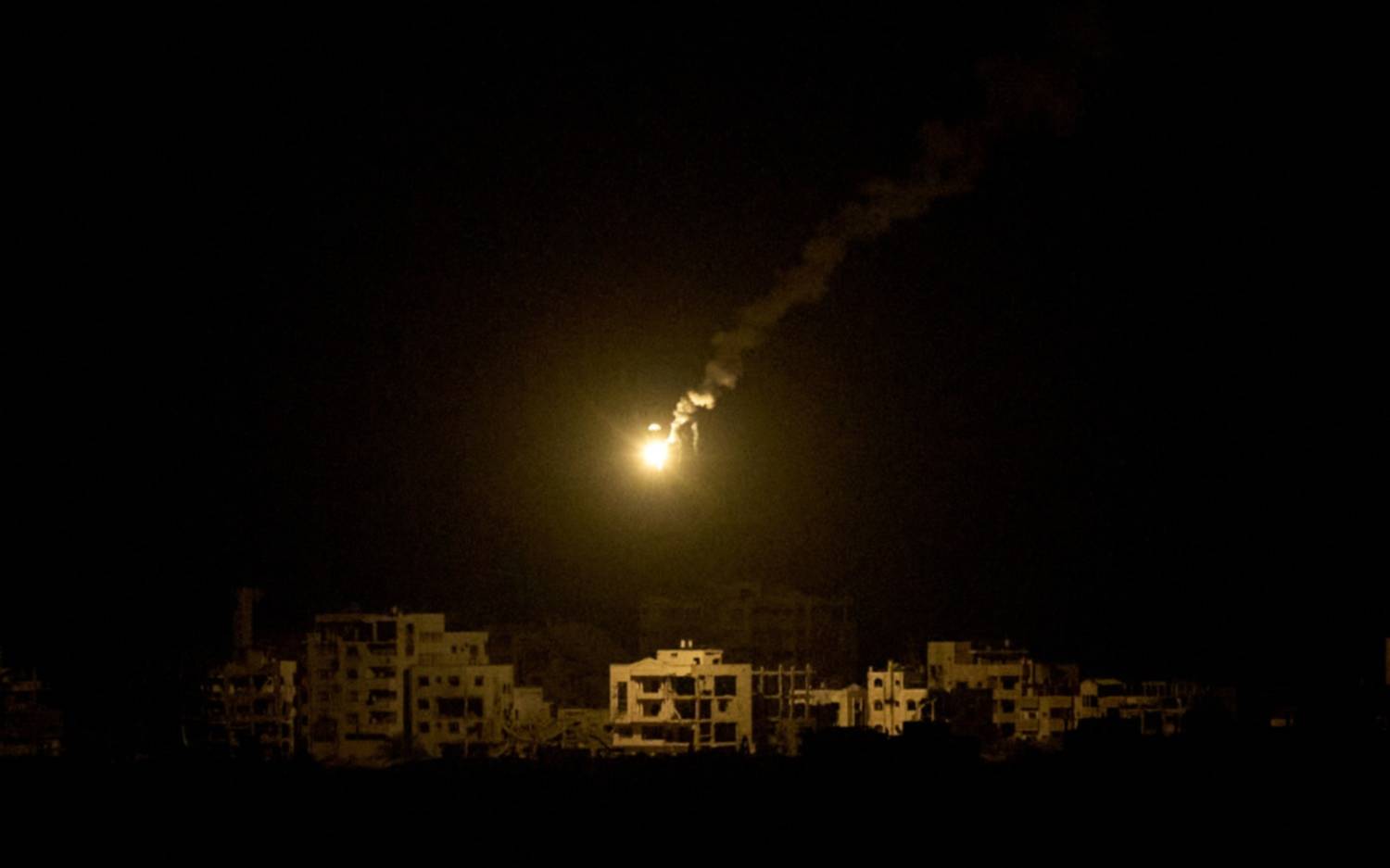 Bombardeos israelíes contra torres residenciales en Gaza