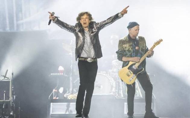Una lengua celeste y blanca: ¿una señal del regreso de los Stones?