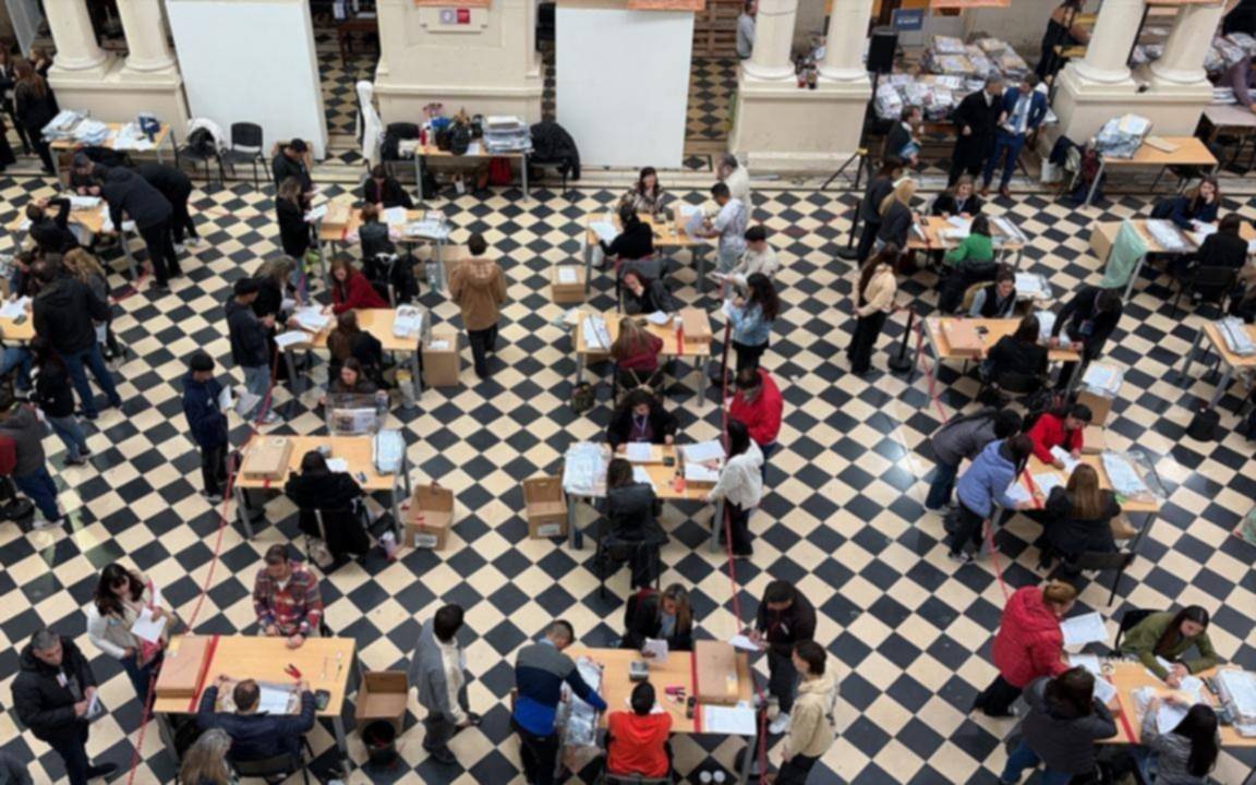 Comenzó el escrutinio definitivo